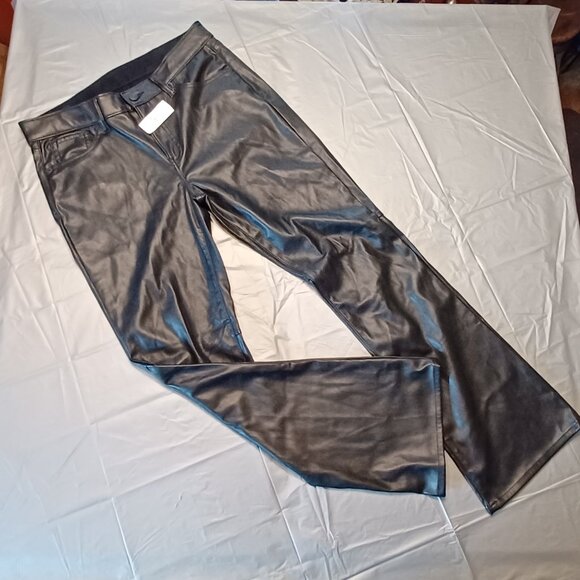 NWT GAP  30S /10 Short Black Mid Rise Boot Cut Vegan Leather Baby Boot Jeans - Picture 5 of 7